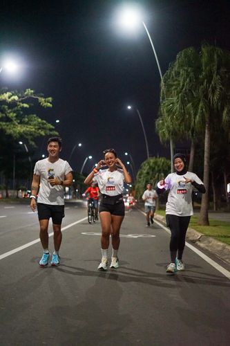 Race photo from PIK NITE RUN VIBES