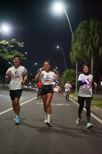 Race photo from PIK NITE RUN VIBES