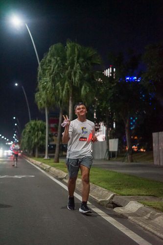 Race photo from PIK NITE RUN VIBES