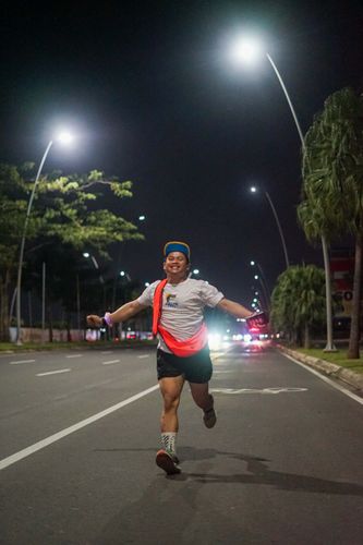 Race photo from PIK NITE RUN VIBES