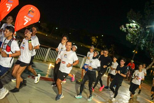 Race photo from PIK NITE RUN VIBES