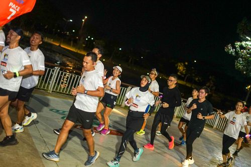Race photo from PIK NITE RUN VIBES