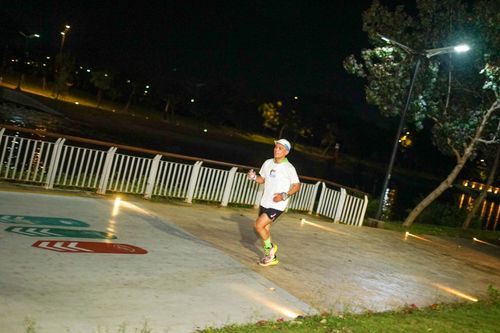 Race photo from PIK NITE RUN VIBES