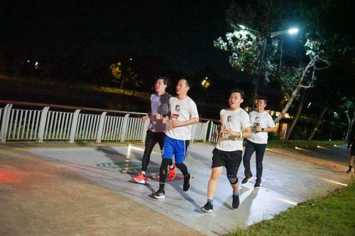 Race photo from PIK NITE RUN VIBES