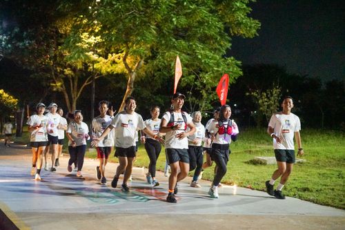 Race photo from PIK NITE RUN VIBES