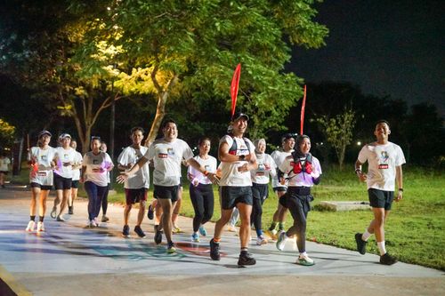 Race photo from PIK NITE RUN VIBES