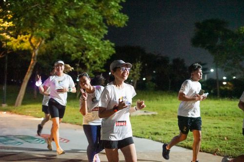 Race photo from PIK NITE RUN VIBES