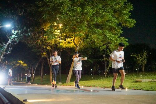 Race photo from PIK NITE RUN VIBES