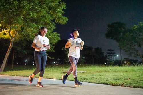 Race photo from PIK NITE RUN VIBES