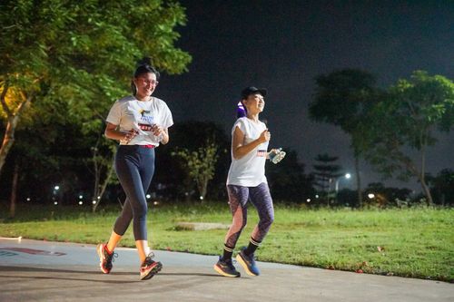 Race photo from PIK NITE RUN VIBES