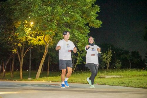 Race photo from PIK NITE RUN VIBES