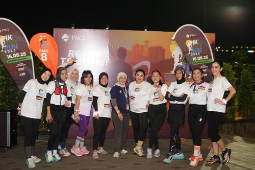 Race photo from PIK NITE RUN VIBES