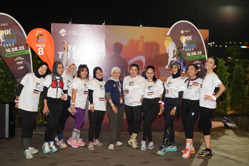 Race photo from PIK NITE RUN VIBES