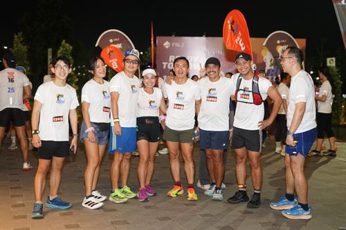 Race photo from PIK NITE RUN VIBES