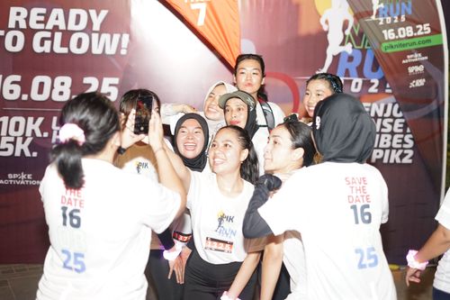 Race photo from PIK NITE RUN VIBES