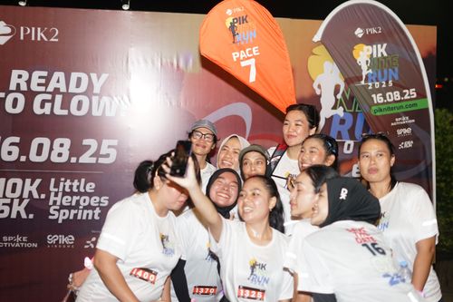 Race photo from PIK NITE RUN VIBES