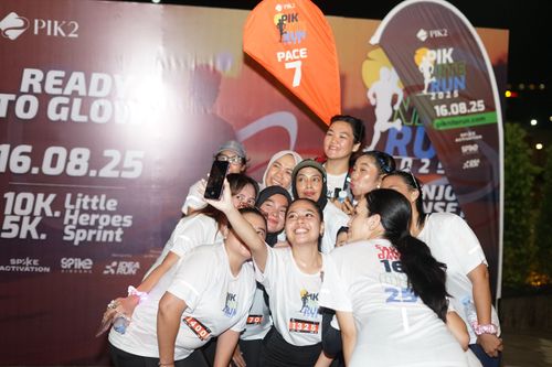 Race photo from PIK NITE RUN VIBES