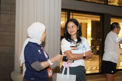 Race photo from PIK NITE RUN VIBES