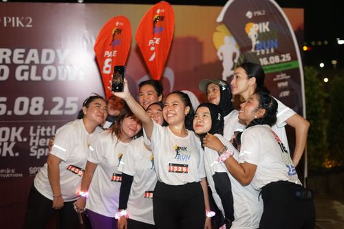 Race photo from PIK NITE RUN VIBES