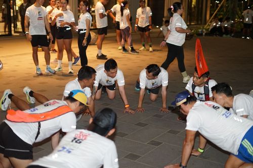 Race photo from PIK NITE RUN VIBES
