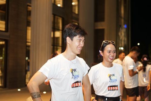 Race photo from PIK NITE RUN VIBES