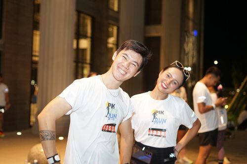 Race photo from PIK NITE RUN VIBES