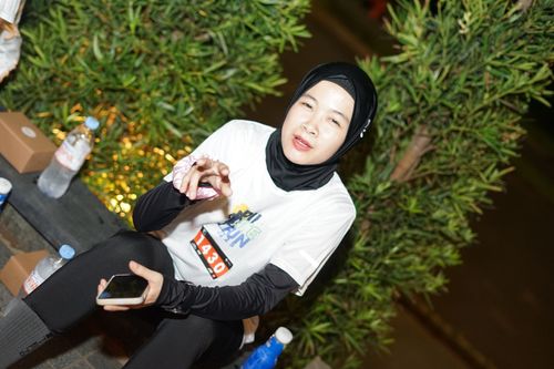 Race photo from PIK NITE RUN VIBES