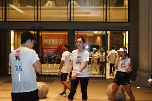 Race photo from PIK NITE RUN VIBES