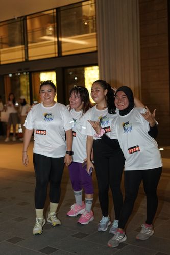 Race photo from PIK NITE RUN VIBES