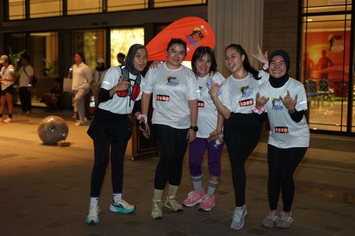Race photo from PIK NITE RUN VIBES