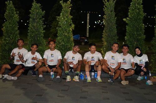 Race photo from PIK NITE RUN VIBES