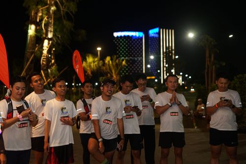 Race photo from PIK NITE RUN VIBES