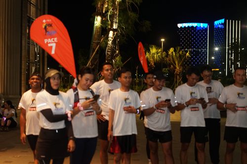 Race photo from PIK NITE RUN VIBES