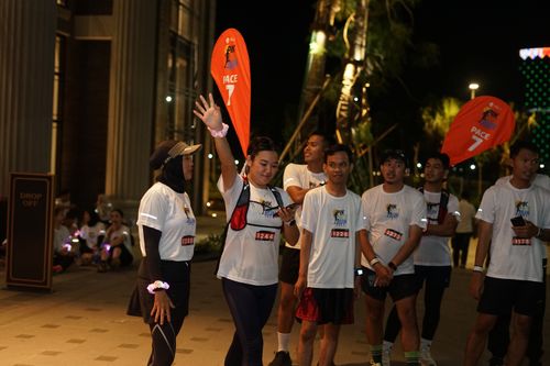 Race photo from PIK NITE RUN VIBES