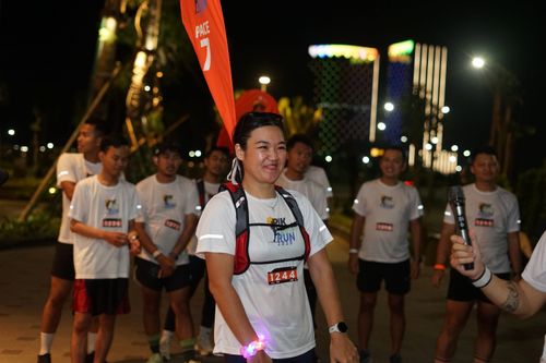 Race photo from PIK NITE RUN VIBES