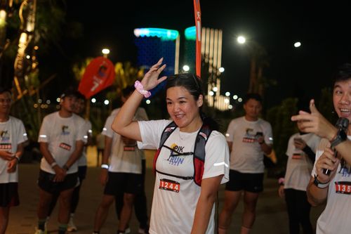 Race photo from PIK NITE RUN VIBES