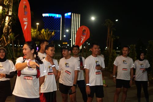 Race photo from PIK NITE RUN VIBES