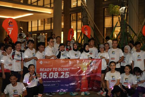 Race photo from PIK NITE RUN VIBES
