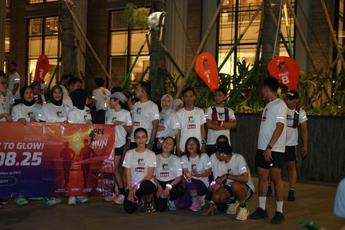 Race photo from PIK NITE RUN VIBES