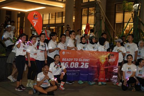 Race photo from PIK NITE RUN VIBES