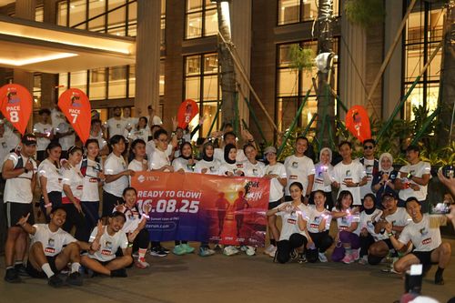 Race photo from PIK NITE RUN VIBES
