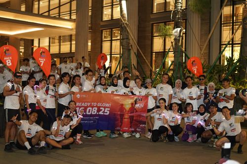 Race photo from PIK NITE RUN VIBES
