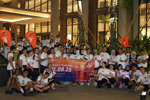 Race photo from PIK NITE RUN VIBES