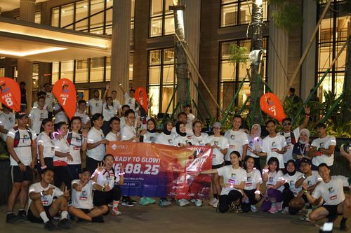 Race photo from PIK NITE RUN VIBES
