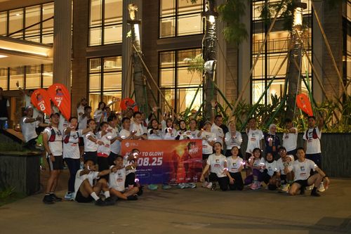 Race photo from PIK NITE RUN VIBES