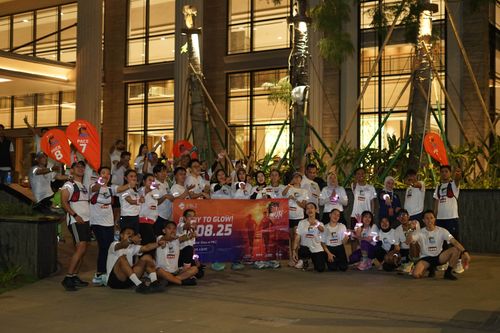 Race photo from PIK NITE RUN VIBES