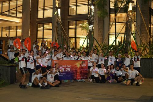 Race photo from PIK NITE RUN VIBES