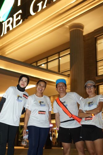 Race photo from PIK NITE RUN VIBES