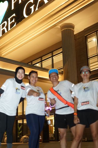Race photo from PIK NITE RUN VIBES