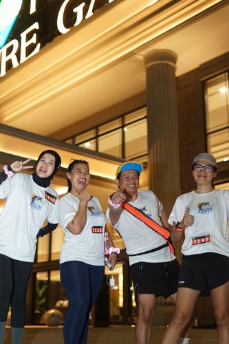 Race photo from PIK NITE RUN VIBES